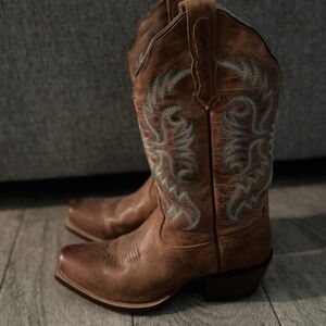 Nocona Tan Cowboy boots
